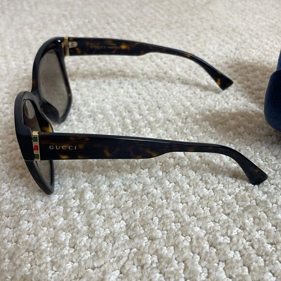 Gucci Tortoise Shell Sunglasses with Case - Picture 3 of 7